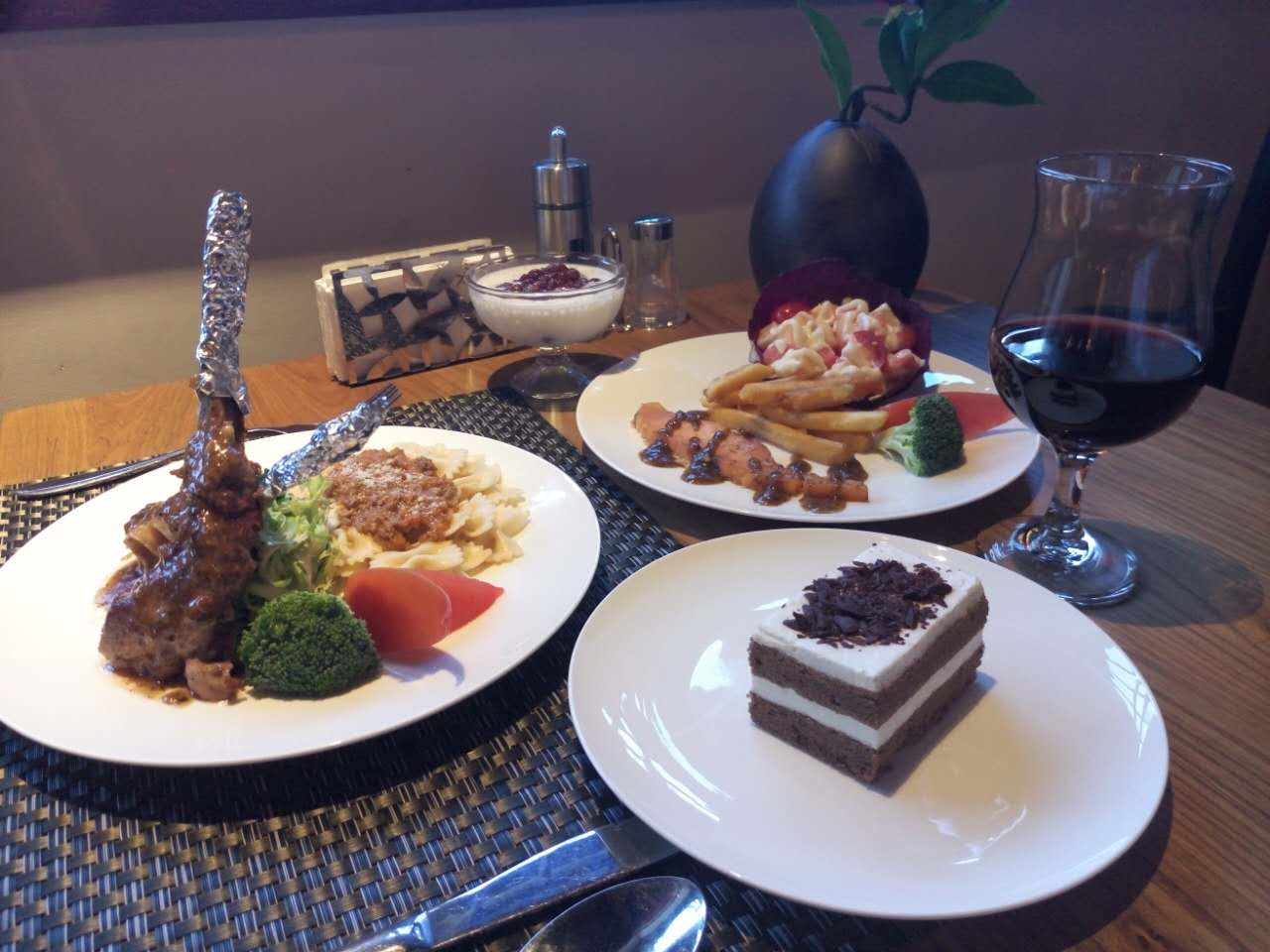 州东方盐湖城虫二客栈3晚+东方盐湖城门票·