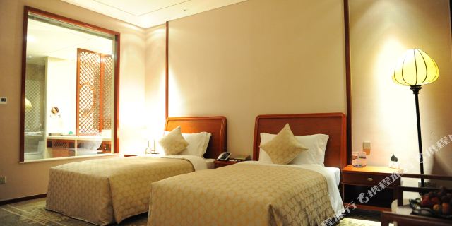 天津鲤鱼门大酒店1晚+泰达航母主题公园门票