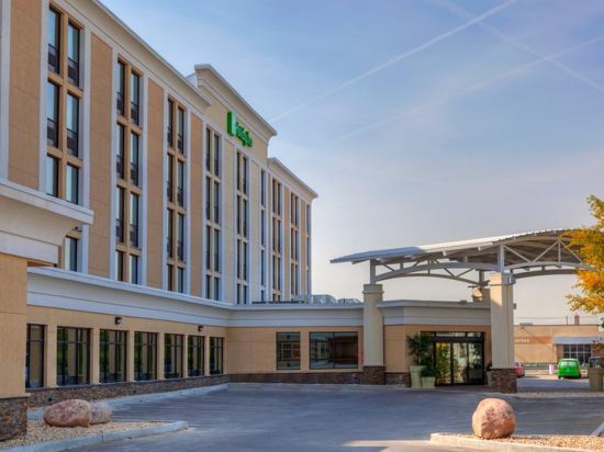 Holiday Inn Express Winnipeg Airport - Polo Park www.klook.com