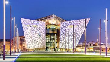 英国北爱尔兰贝尔法斯特敞篷观光巴士随上随下