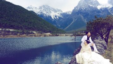 玉龙雪山拍婚纱_婚礼猫丽江婚纱摄影 玉龙雪山公路婚纱照欣赏 婚纱影楼