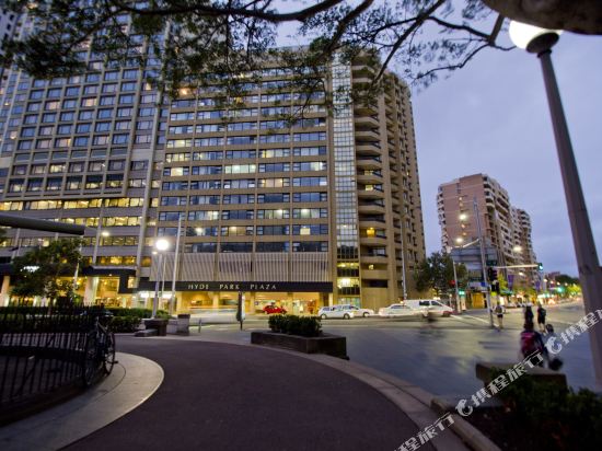 Ϥ¿˹¹԰㳡ƵOaks Hyde Park Plaza Sydney
