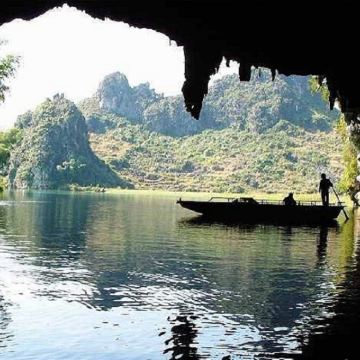 广西巴马百鸟岩+百魔洞+长寿村+盘阳河一日游【纯玩0进店】 广西巴马百鸟岩+百魔洞+长寿村+盘阳河一日游【纯玩0进店】