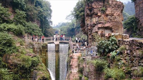 河南万仙山2日1晚跟团游·【举起手来】拍摄