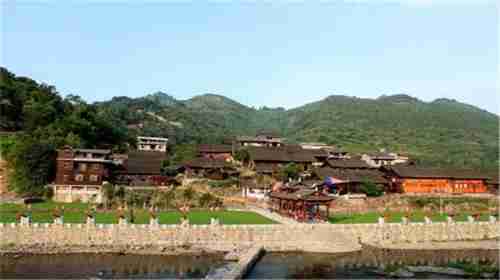 长沙 韶山 张家界 湘西 凤凰5日跟团游(3钻)·免费wifi 赠墨戎苗寨