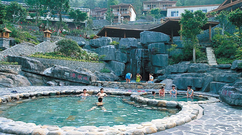 清远 英德2日1晚半自助游· 黎溪白水寨,住奇洞温泉,赠一正一早餐