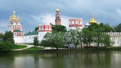 俄罗斯圣彼得堡+莫斯科8日5晚跟团游(4钻)·涅