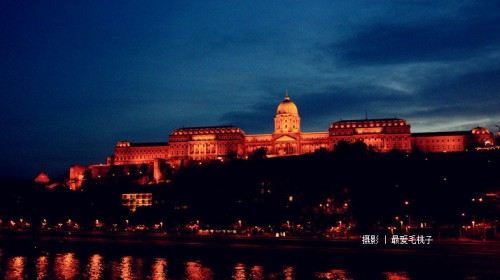 波兰+捷克+匈牙利+奥地利12日跟团游(3钻)·全