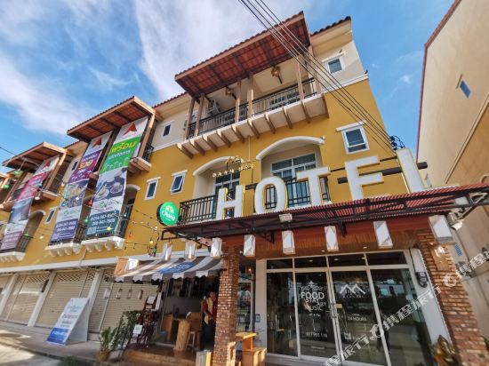 Baan URT Suratthani Airport Hotel Room Type - Standard Double Room with Fan