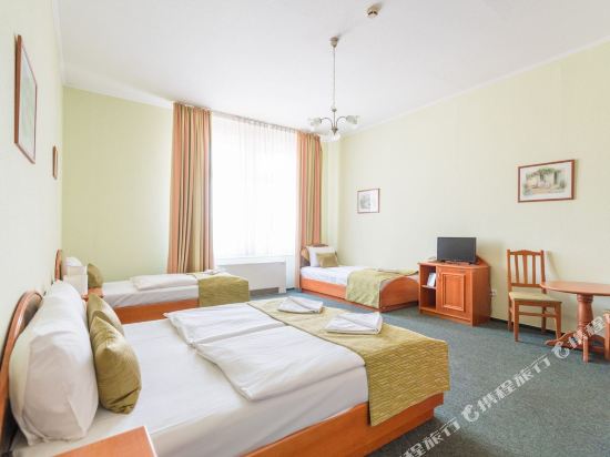 Baross City Hotel Room Type - Quadruple Room
