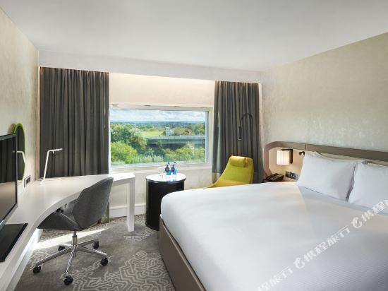 Hilton London Heathrow Airport Hotel Room Type - KING EXECUTIVE ROOM