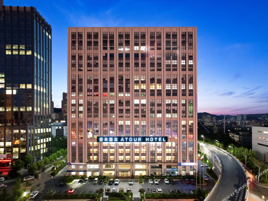 大连高新万达广场海事大学亚朵酒店主图