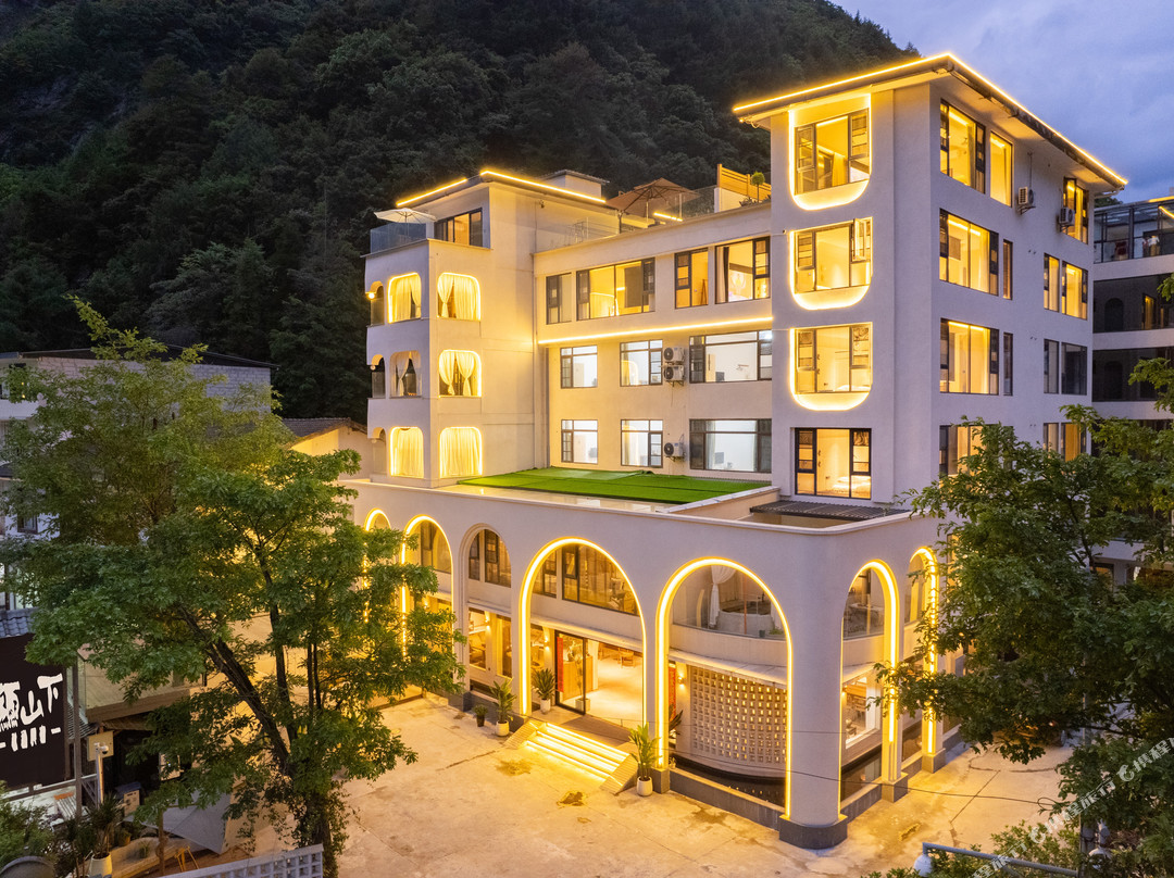 貊山下私汤民宿