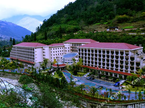 海螺沟贡嘎神汤温泉酒店