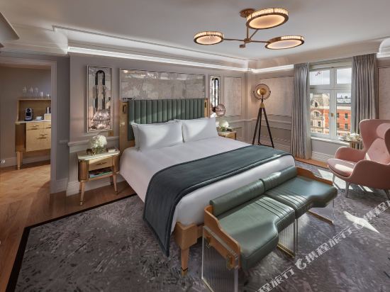 Mandarin Oriental Hyde Park, London Room Type - Deluxe Room