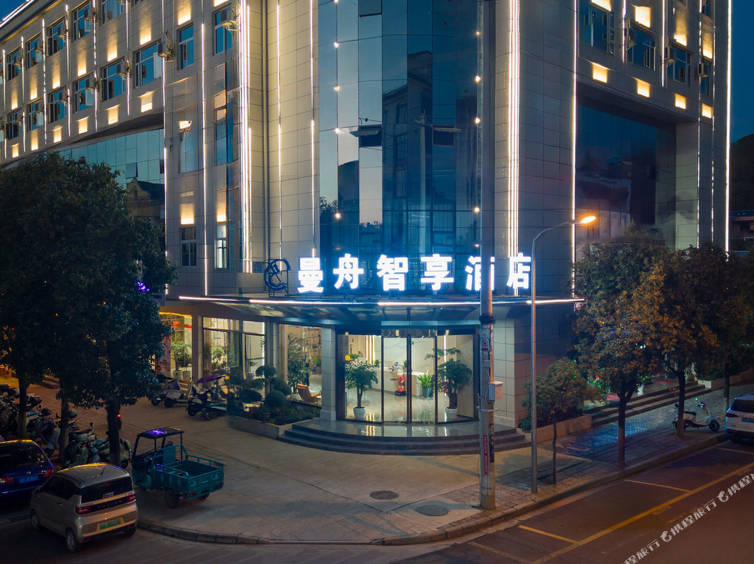 泸西曼舟智享酒店