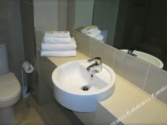 Atlantis Hotel, Melbourne Room Type - Grand Double Room with Dockland View Atlantis Hotel, Melbourne Room Type - Grand Double Room with Dockland View