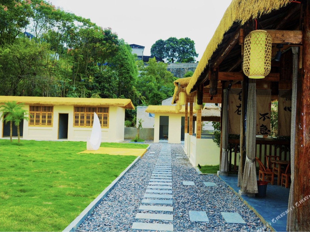 鹤峰后村雅居民宿