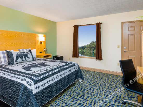 Creekstone Inn Room Type - King Room with Sofa Bed and Kitchenette Creekstone Inn Room Type - King Room with Sofa Bed and Kitchenette