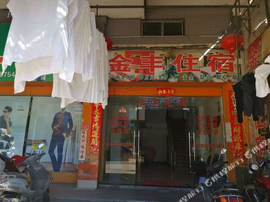 澶栬