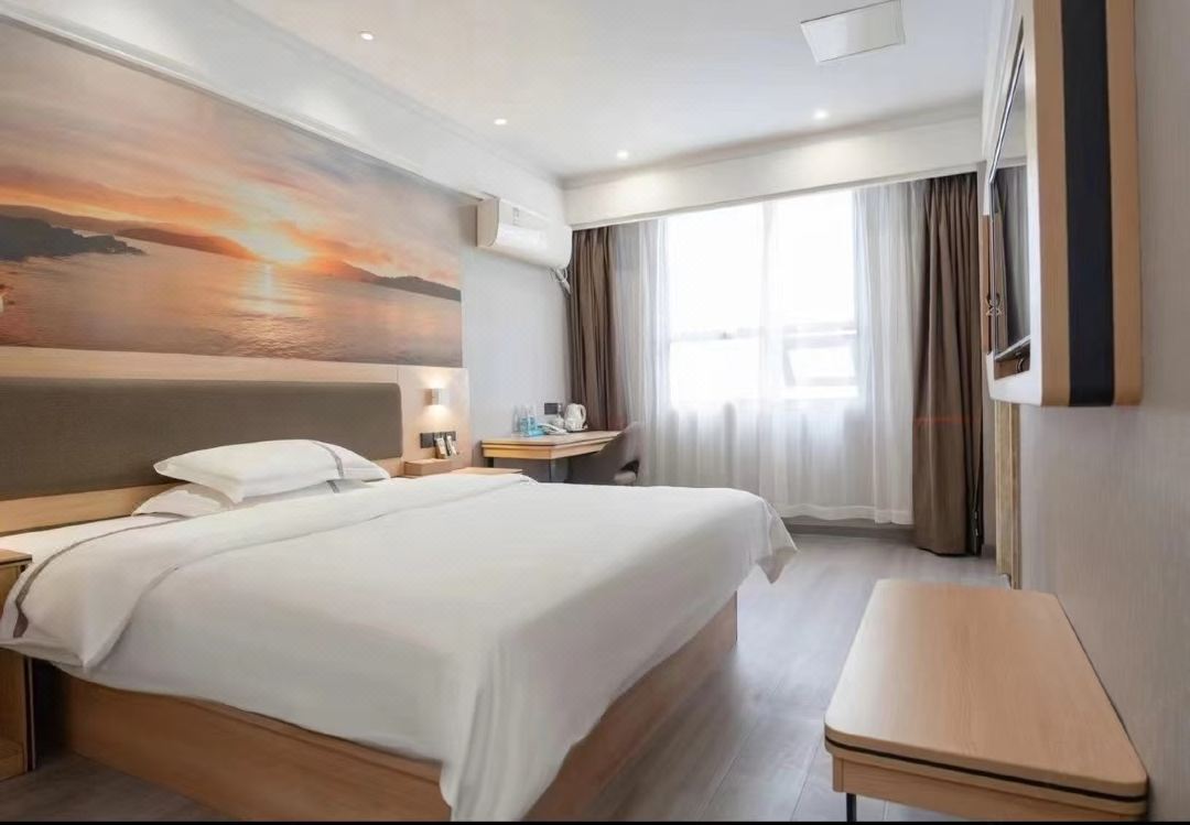 First Sight·Light Luxury B&B (Guangzhou South Station)