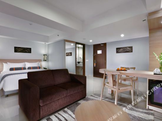 Harper MT Haryono by ASTON Room Type - Junior Suite