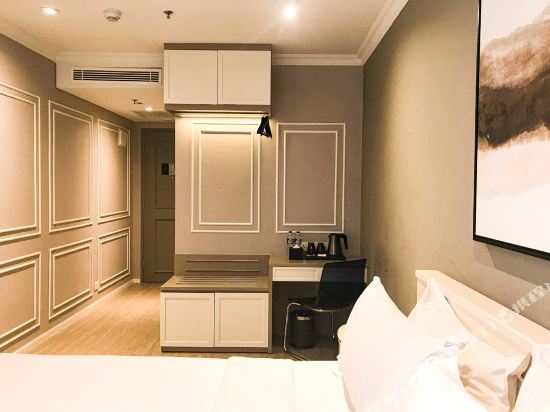 Ashley Sabang Jakarta Room Type - Superior King Room