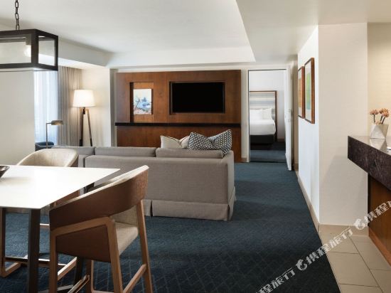 Grand Hyatt San Antonio River Walk Room Type - GAMER SUITE