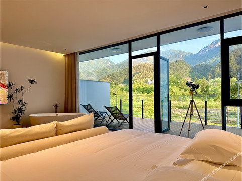 天堂寨月夏山居庭院民宿