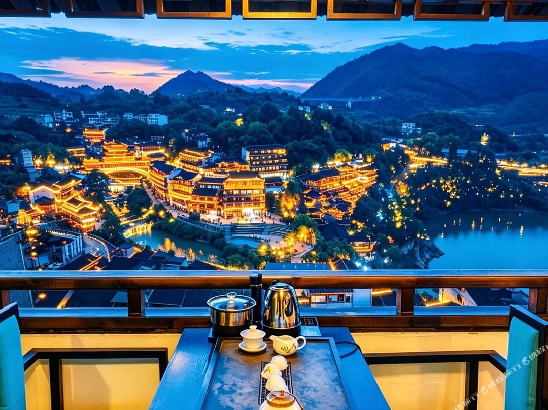 十二城·观夜景江景网红美宿(芙蓉镇大瀑布店)