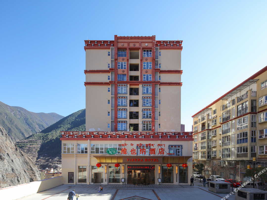 维也纳酒店(甘孜雅江318国道店)