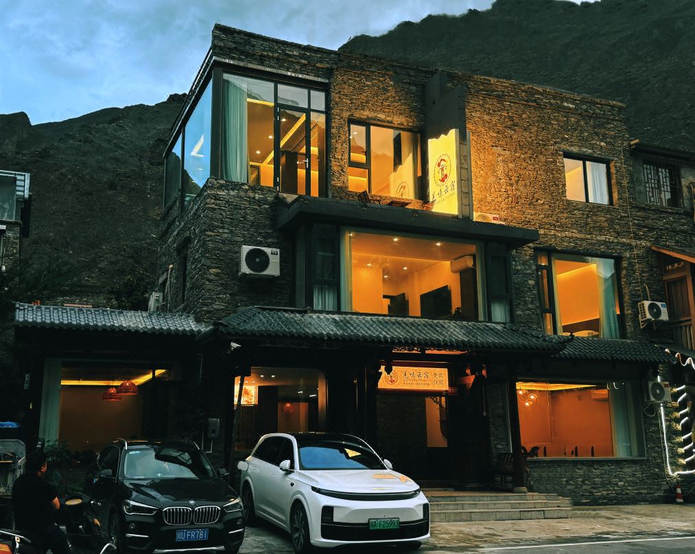 Taste the Qiang，Rest in Clouds