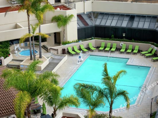 DoubleTree by Hilton San Jose Room Type - King Room with Balcony and Pool View