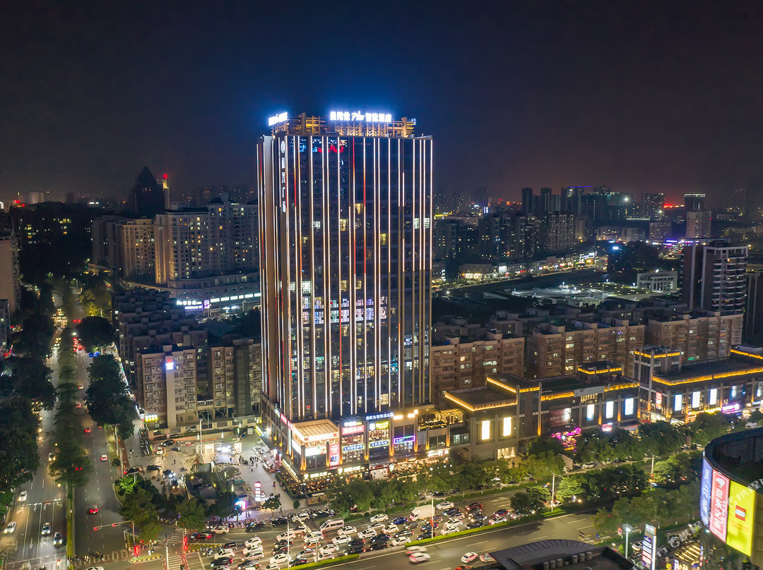 曼陀伦Plus智能酒店（江门和兴广场五邑华侨广场店）