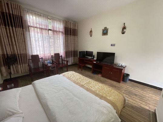 Yulong Jichang Chinese Inn