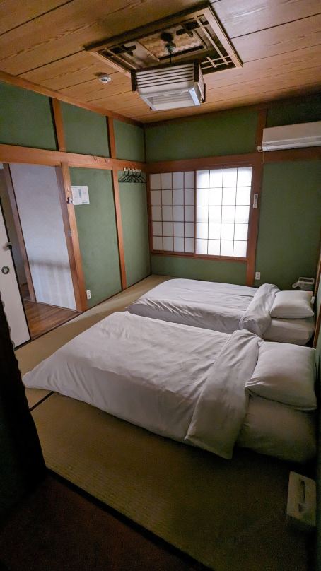 KIX House Waraku III: 5BR Roomshare/Vacation Home Near Kansai Airport