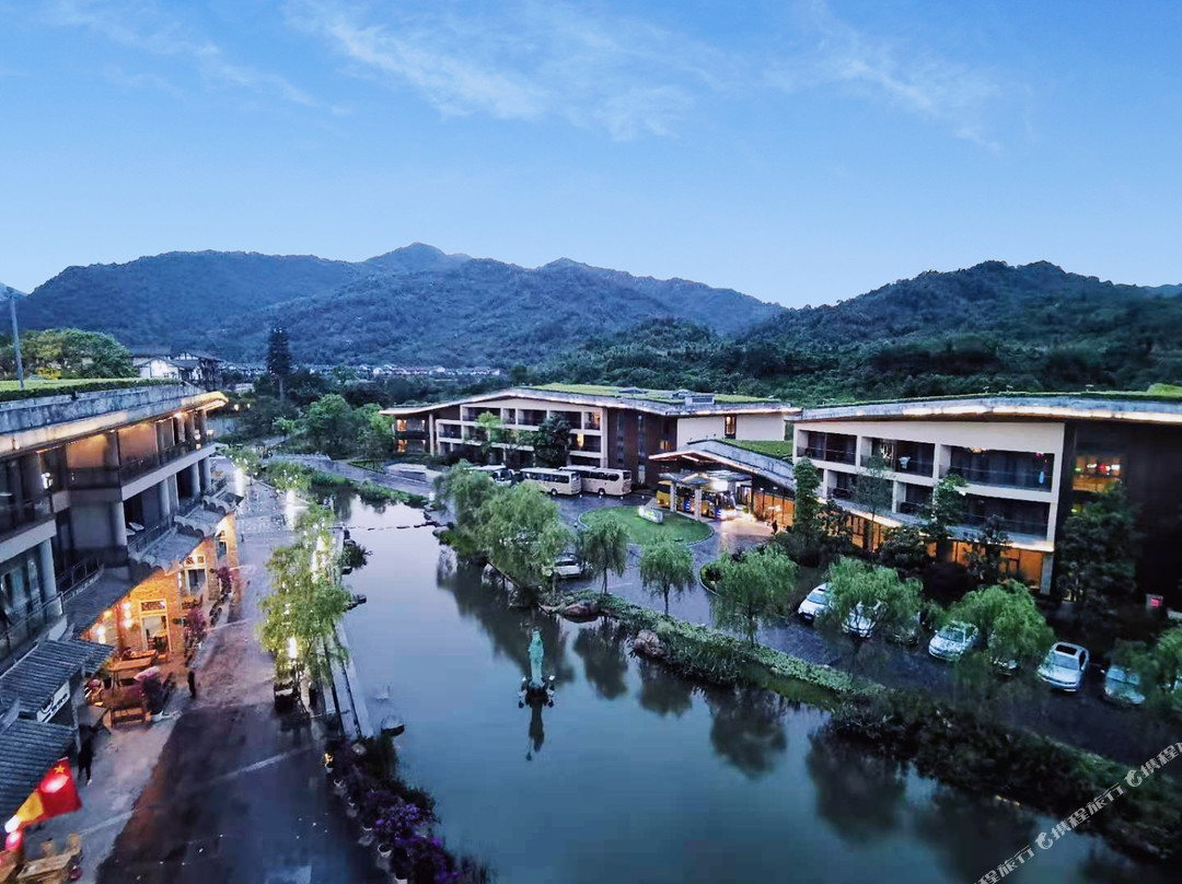花间观山月酒店(峨眉山景区店)