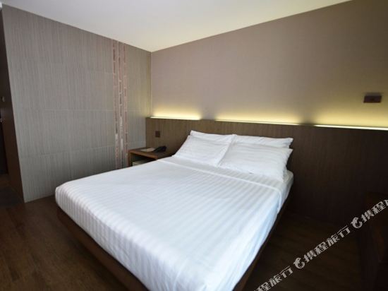Bangkok City Hotel Room Type - Deluxe Double Room