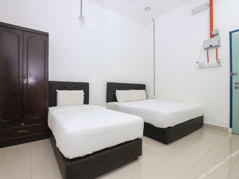 SPOT ON 89778 Aisy Hotel