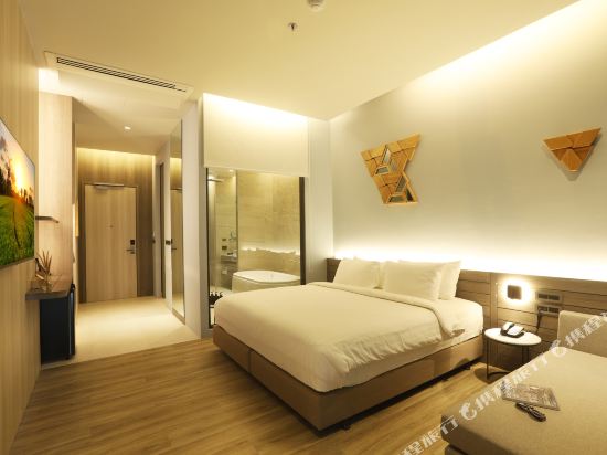 The Signature Hotel Airport Room Type - Pool Access