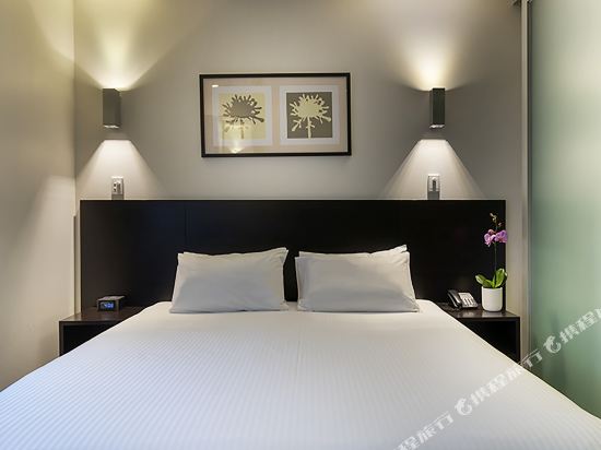 Causeway 353 Hotel Room Type - Deluxe King Suite with Spa Bath Causeway 353 Hotel Room Type - Deluxe King Suite with Spa Bath
