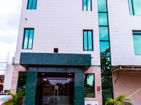 Loburo酒店住宿-De Meros Hotel & Suites