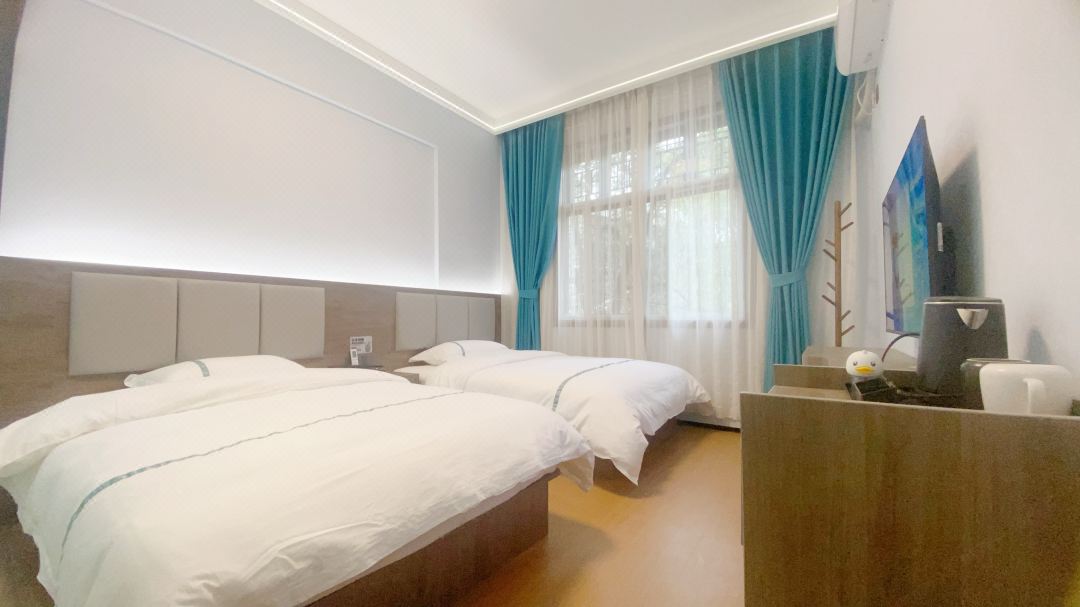 Fenghuang Duxiu Business Hotel！