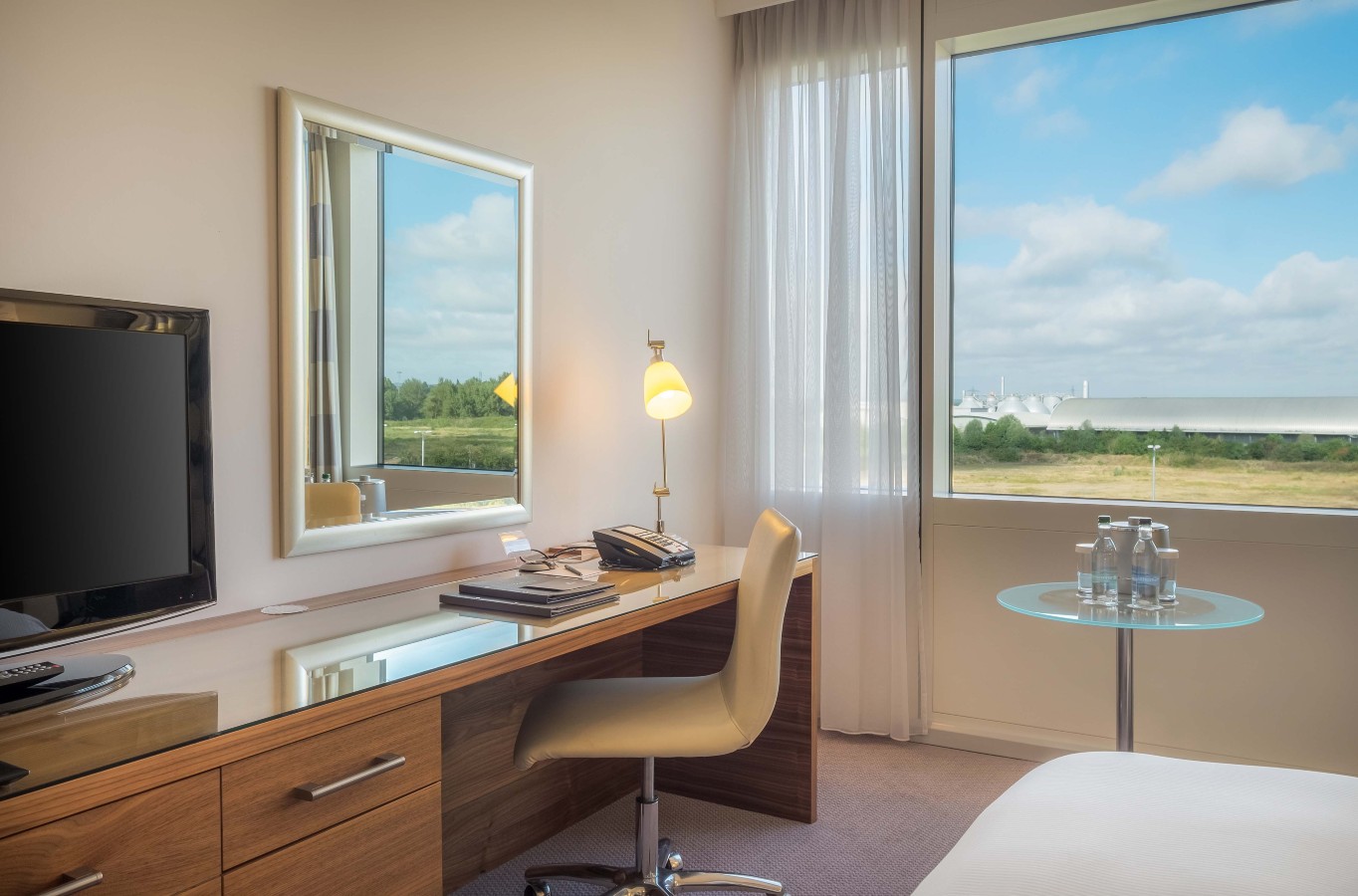 希尔顿雷丁酒店-官方