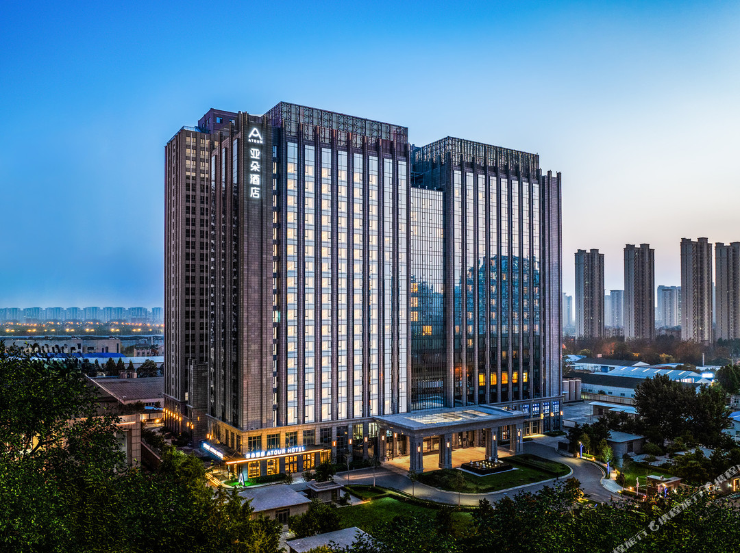 保定东站河大新校区亚朵酒店