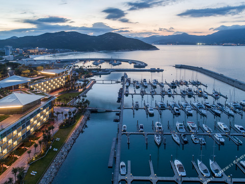 深圳浪骑瞻云度假酒店主图