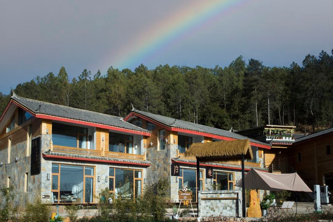 Lakeshore Resort Mid-Levels Lake View Hotel