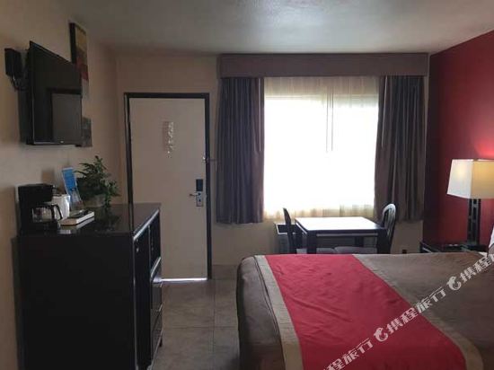 Harbor Inn & Suites Room Type - King Room
