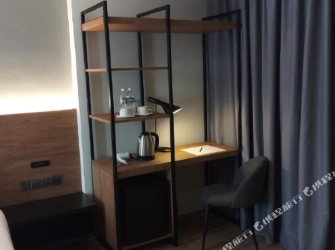 Roxy Hotel Padungan Room Type - Deluxe King Room