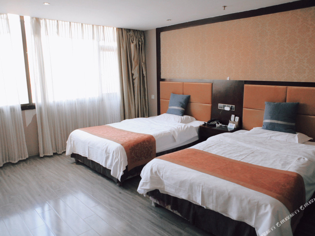 龙里佰利大酒店